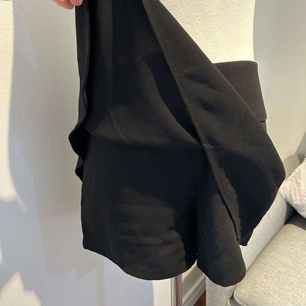 Express Black Women's Shorts - Picture 2 of 9